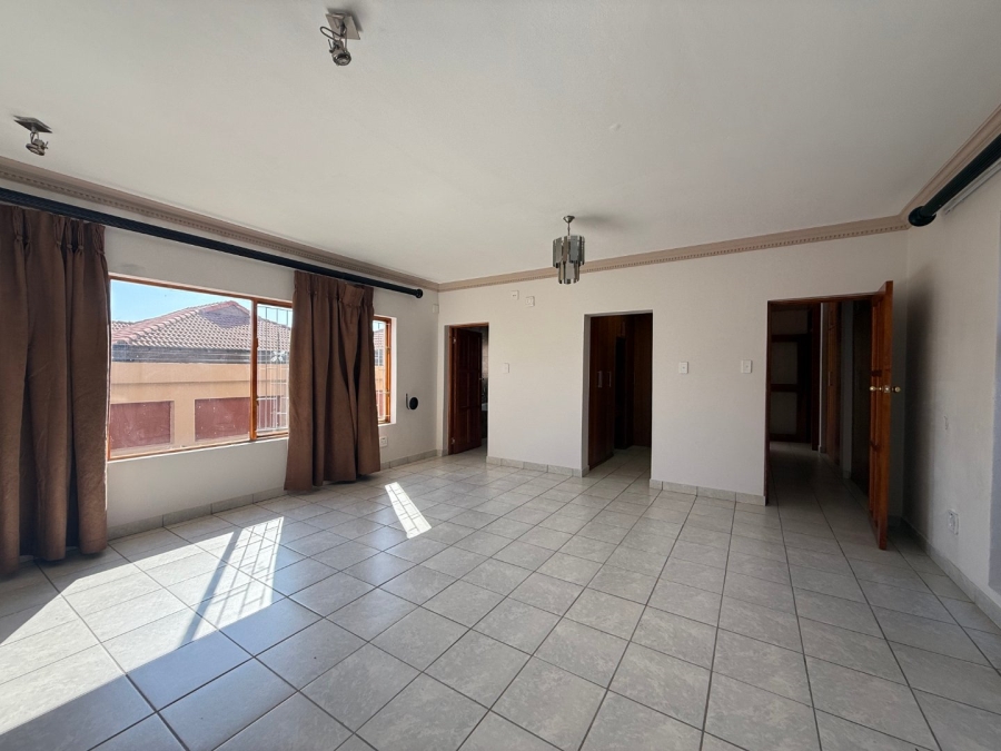 5 Bedroom Property for Sale in Birdwood Estate North West